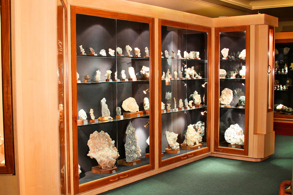 a lot of rare minerals placed in cabinet within the gargoti museum