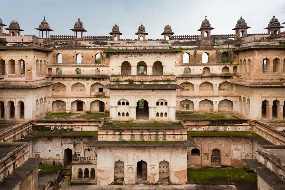 raja mahal within orchha fort which has six stories