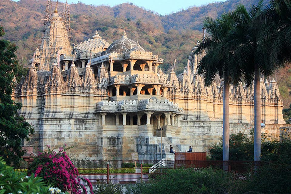 ranakpur jain temple with aravalli hills in the background