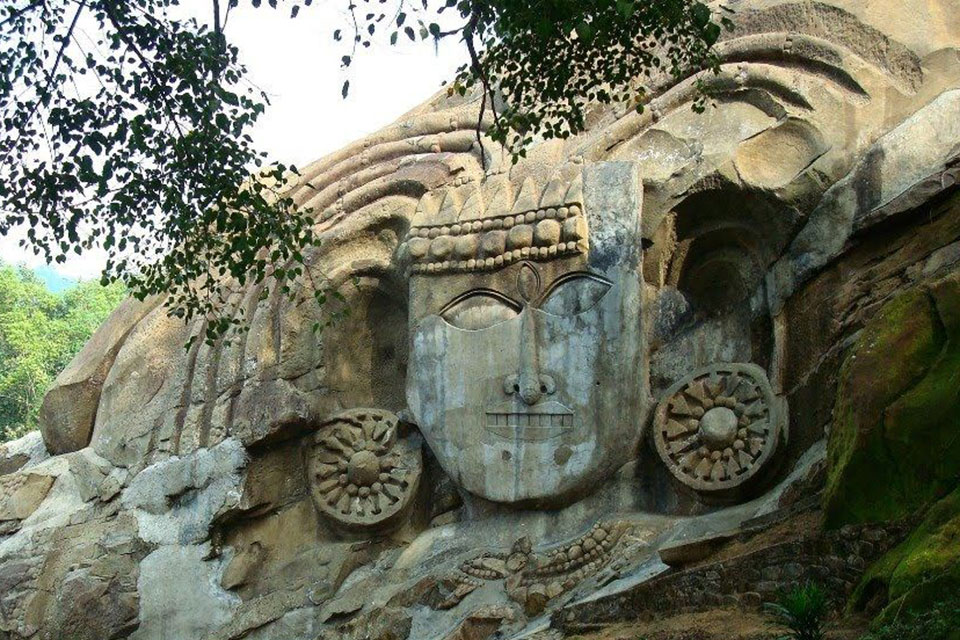 unakoti rock carvings from centuries ago depicting a face